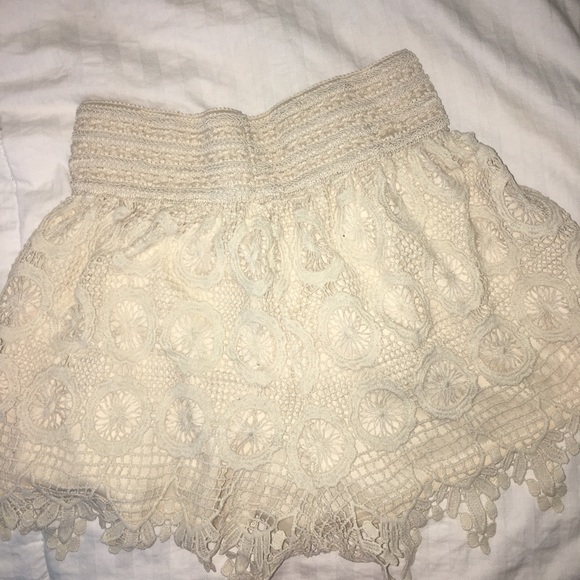 Boho Lace Shorts! - Picture 4 of 5